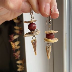 🌹 SOLD 🌹 Vintage 🐚 Shell & Wooden Bead Dangle Earrings
